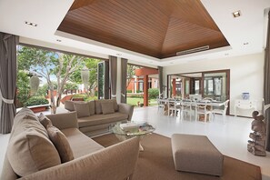 Interior - Six Hills Villa - 5BR Family with Garden (Chang Wat Surat Thani)