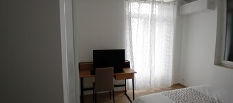 Peace and quiet in the city: house with garden close to shops