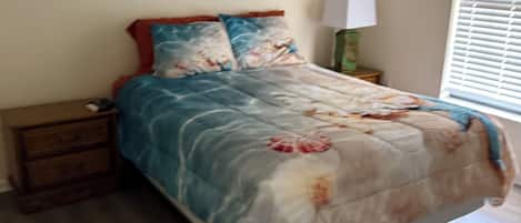 2 室のベッドルーム、WiFi (無料)、ベッドシーツ