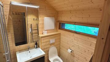Cabin, 5 Bedrooms, Accessible, Smoking | Bathroom
