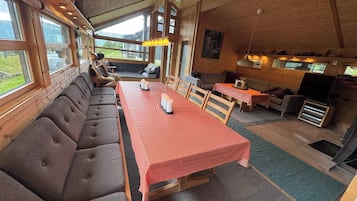 Cabin, 5 Bedrooms, Accessible, Smoking | Lounge