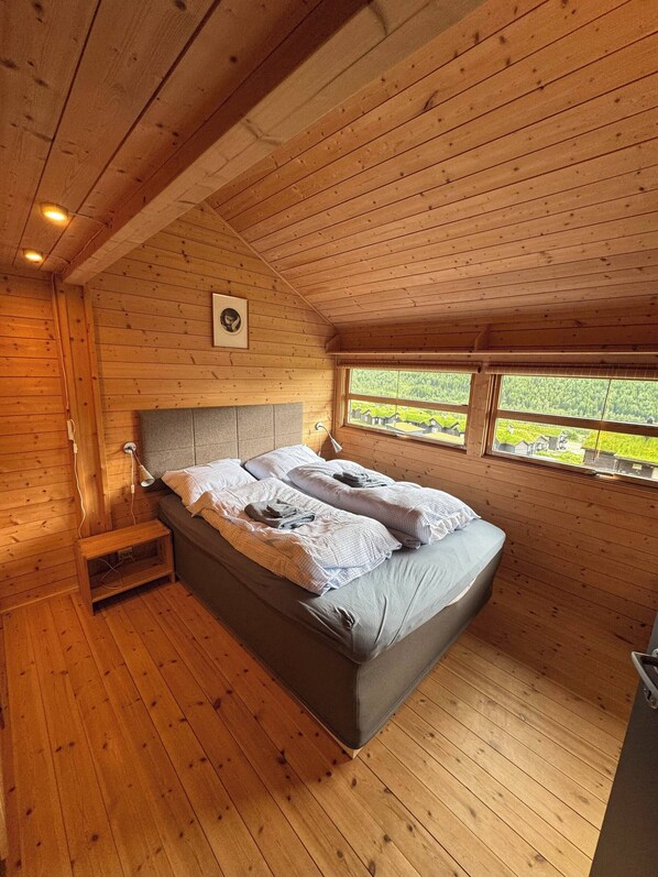 Cabin, 5 Bedrooms, Accessible, Smoking | 5 bedrooms