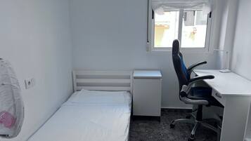 4 slaapkamers, een strijkplank/strijkijzer, wifi, beddengoed