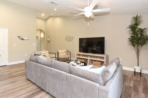 TV, mesa de pingue-pongue