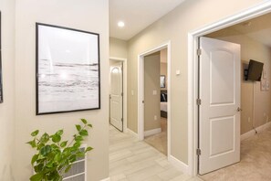 5 Schlafzimmer, Bügeleisen/Bügelbrett, Reisekinderbett, WLAN