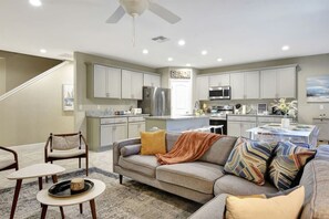 Unclassified image, 3 of 100, button