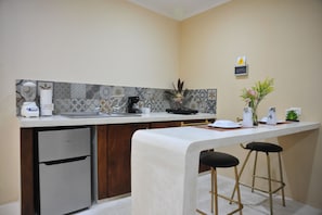 Kamar Triple Keluarga | Dapur pribadi | Lemari es di ruangan bersama