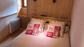 3 bedrooms, iron/ironing board, bed sheets