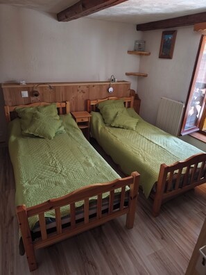 3 Schlafzimmer, Bügeleisen/Bügelbrett, Bettwäsche