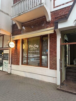 Front of property - Aparthotel Old City (Batumi)