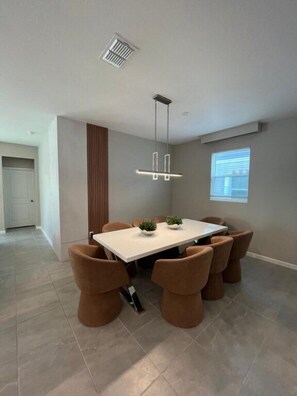 Dining - 7 Bedrooms / 6.5 Bathrooms / Solara (2306SR) (KISSIMMEE)