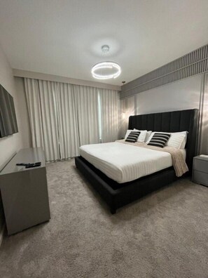 7 bedrooms, iron/ironing board, WiFi, bed sheets - 7 Bedrooms / 6.5 Bathrooms / Solara (2306SR) (KISSIMMEE)