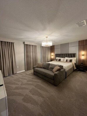 7 bedrooms, iron/ironing board, WiFi, bed sheets - 7 Bedrooms / 6.5 Bathrooms / Solara (2306SR) (KISSIMMEE)