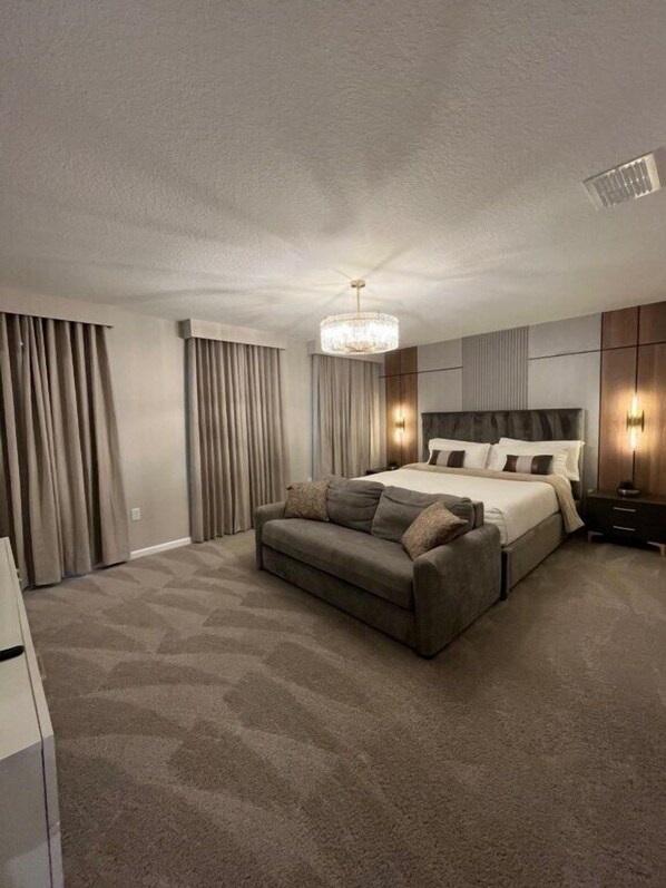 7 bedrooms, iron/ironing board, WiFi, bed sheets