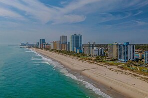 Beach - 1BR Oceanfront, Floor 16, Bay View Resort, Pool, 6 Guests, Downtown Myrtle Beach (Myrtle Beach)