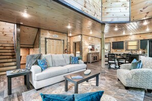 Smart-TV, Kamin, Bücher