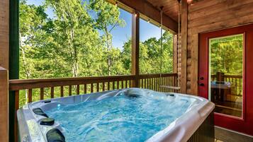 Tina de hidromasaje al aire libre