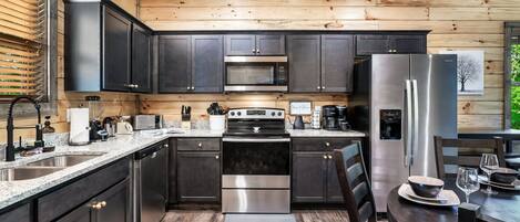 Réfrigérateur, micro-ondes, four, plaque de cuisson