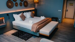 Suite exécutive, 1 chambre, vue sur la ville | Coffre-fort, bureau, espace de travail pour ordinateurs portables