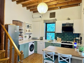 Villa, City View | Private kitchen