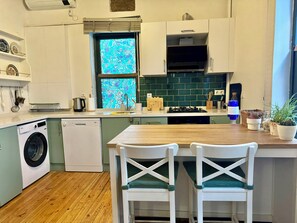 Villa, City View | Private kitchen