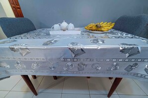 Dining - Modern Cozy Apartment in Kampala- WiFi, Netflix, Full Kitchen, Hot Showers. (Kampala)