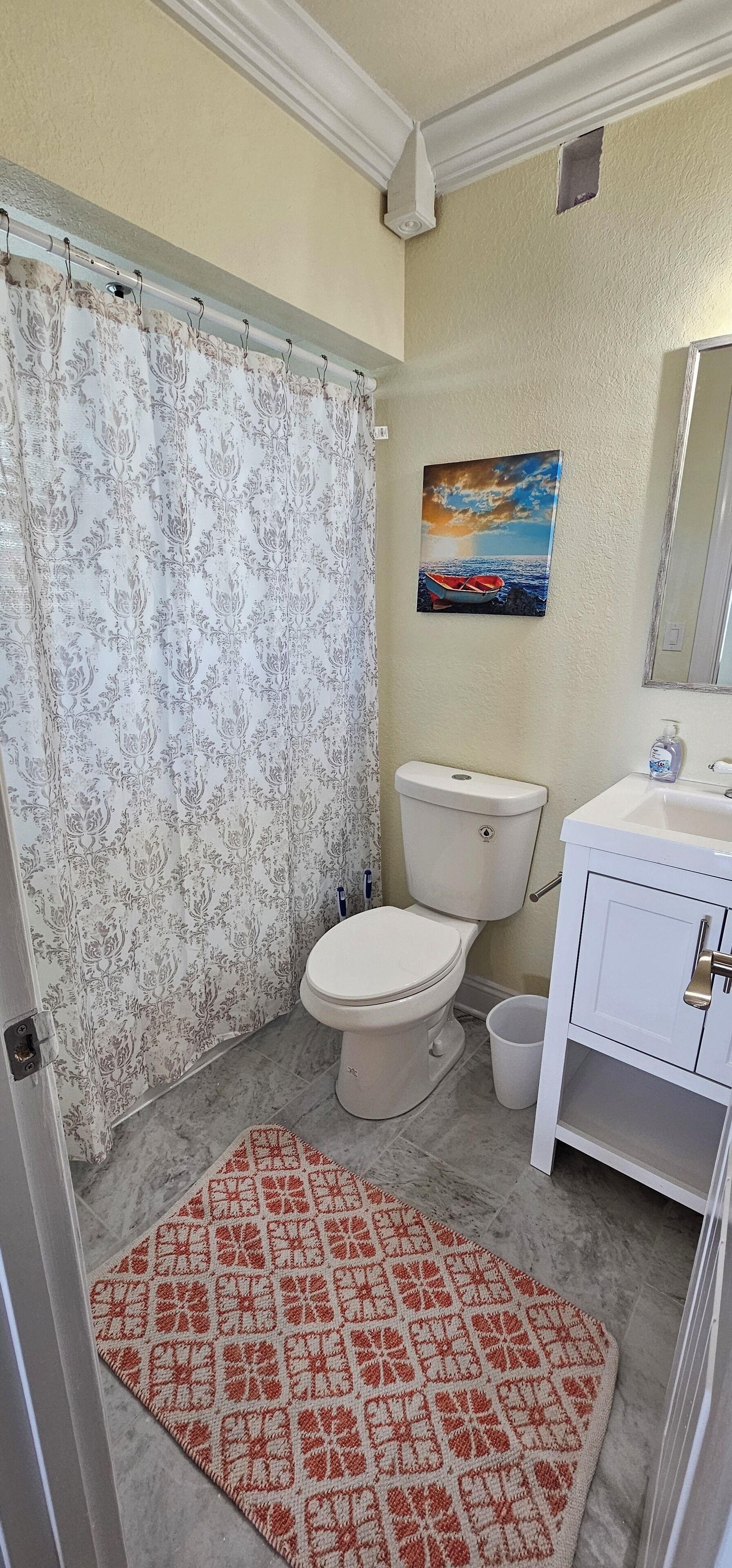 Enkeltrom – deluxe, strandutsikt | Bad | Toalettartikler (inkludert), håndklær og toalettpapir