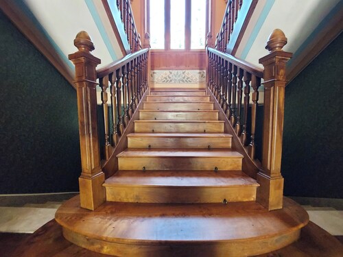 CHATEAU EMILE HAROCH AT THE FOOT OF THE VENISE VERTE