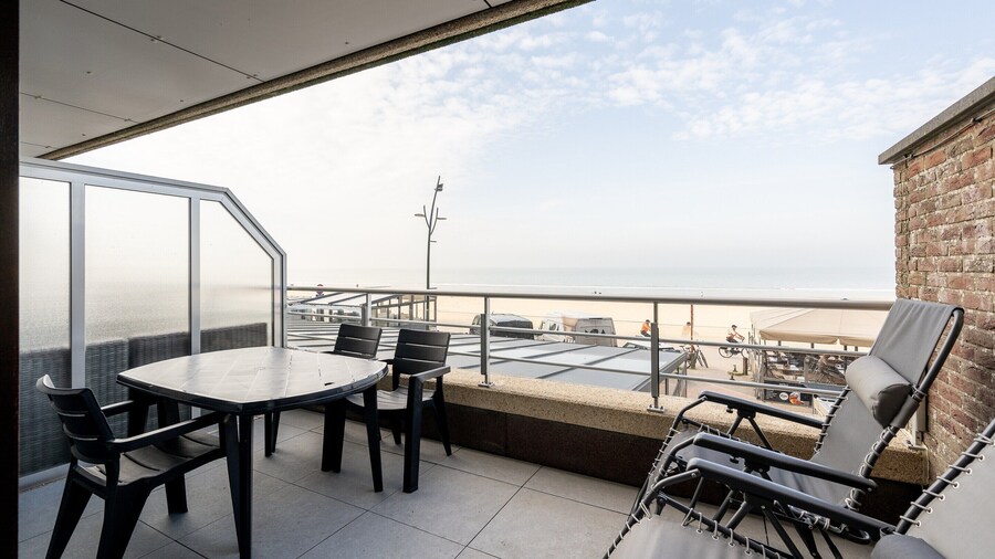 Seaview Apartment With Private Terrace