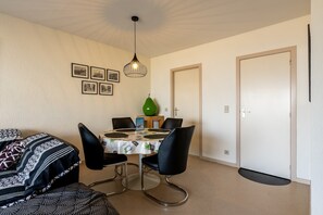 Apartment | Dining - Apartment in Blankenberge With Sea View (Blankenberge)