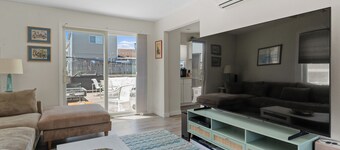Spacious 4-bedroom, 3 bath house in Ocean Beach with WiFi, AC