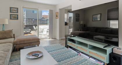 Spacious 4-bedroom, 3 bath house in Ocean Beach with WiFi, AC