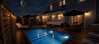 Spacious 5-BR, 3 bath with large kitchen, heated saltwater pool in Ocean Beach