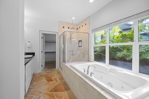 Dusche, Haartrockner, Seife, Toilettenpapier