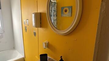 Asciugamani, sapone, carta igienica