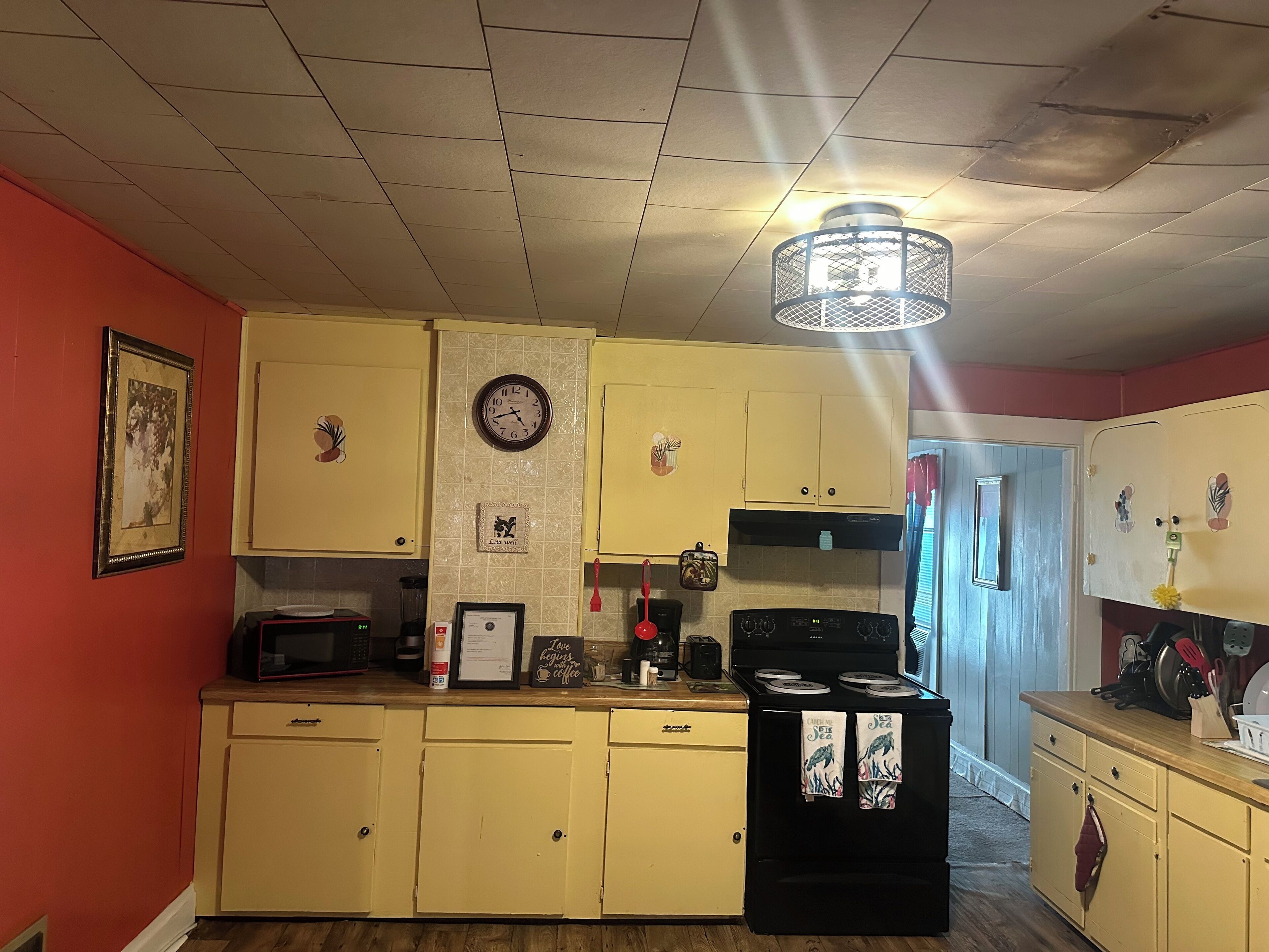 Four à micro-ondes, un four, surface de cuisson