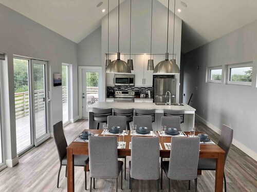 Banks Rd Modern Oceanside Oasis