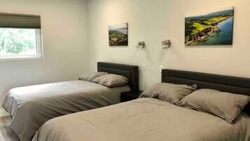 4 habitaciones, tabla de planchar con plancha y cuna de viaje
