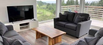 Banks Rd Modern Oceanside Oasis