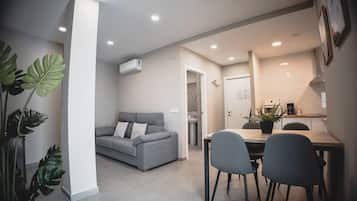 Departamento estándar, vista a la ciudad | Escritorio, espacio para trabajar con laptop y wifi gratis