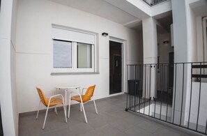 Terrace/patio - Apartamentos Turísticos Capitán (Orellana la Vieja)