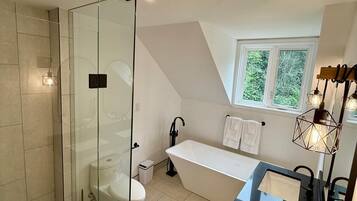 SĂšche-cheveux, serviettes fournies, savon, papier toilette