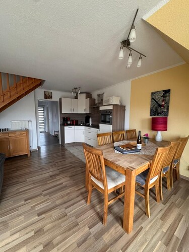 Große FeWo in Hooksiel (max 7 Personen) mit Balkon und Strandkorb am Strand,