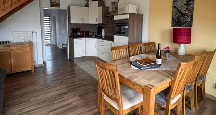 Große FeWo in Hooksiel (max 7 Personen) mit Balkon und Strandkorb am Strand,