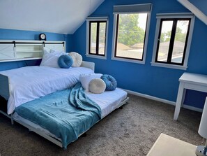 3 chambres, fer et planche à repasser, Wi-Fi, draps fournis