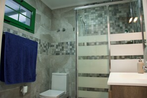Dusche, Handtücher, Seife, Toilettenpapier