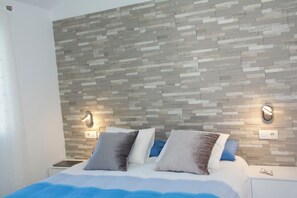 2 slaapkamers, een strijkplank/strijkijzer, beddengoed