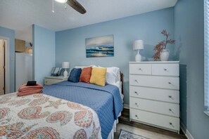 1 habitación, tabla de planchar con plancha, cuna de viaje y wifi 