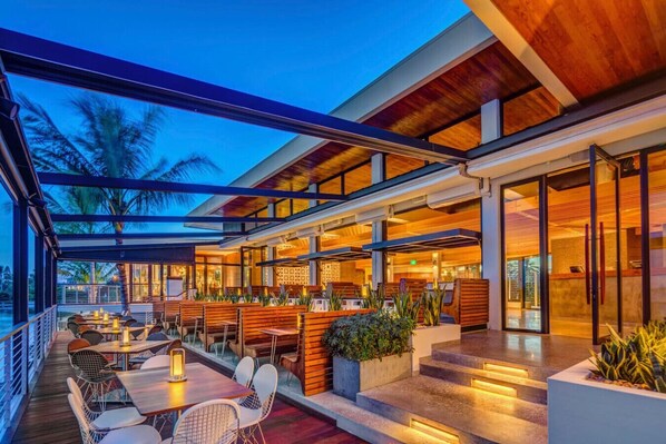 تناول الطعام بالخارج