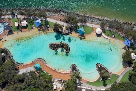 プール. BellaVita pet-friendly Oasis in Margate